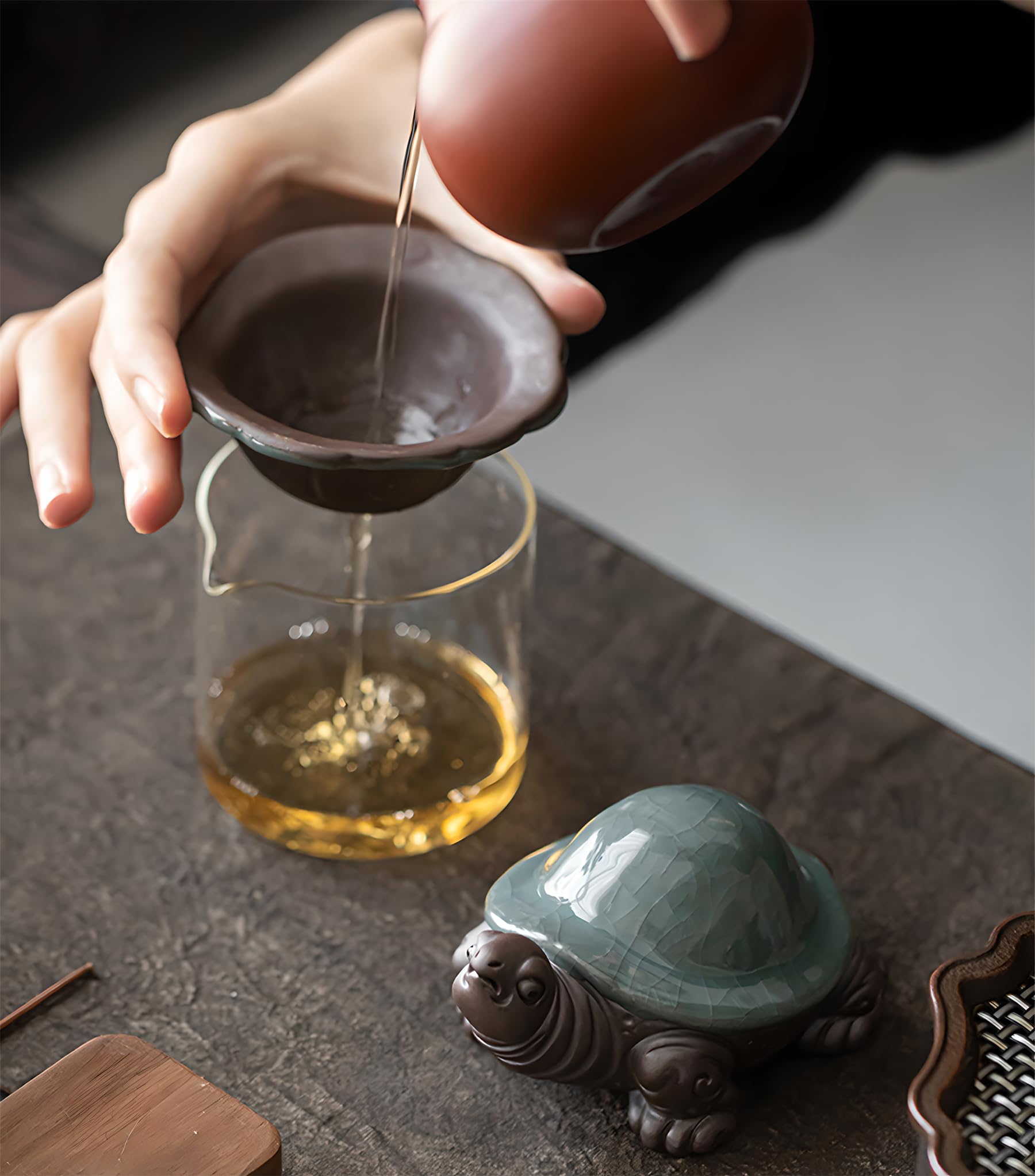 Ge Kiln Porcelain Tea Turtle with Built-in Tea Strainer for Tea Tray